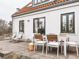 Corner lot Pool & Tennis Walk to Beach & Golf
