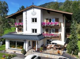 Hotel Garni Entstrasser, hótel í Kitzbuhel