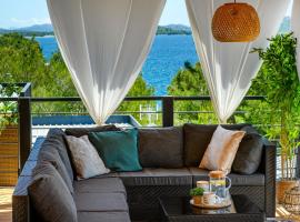 Aurora - luxury mobile house with sundeck, Hotel in Drage