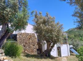 Alegria rustica 2 Rustic happiness، فندق في Envendos