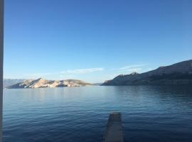 VALI, hotel na praia em Baska