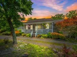 Blue Badger Cottage -Wifi, Fire Pit, Fireplace, Screen Porch, Game Room, King Bed, Grill