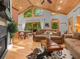 Minutes to Highlands Jacuzzi, Game Room, Fire Pit