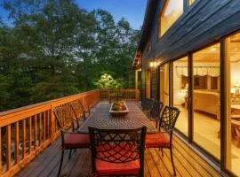Near Highlands Luxury Mountain Escape with Hot Tub