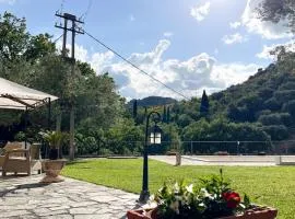 Giardino sul Fiume, Oasi di Relax con Vista e Parcheggio Privato a 10 min dal centro