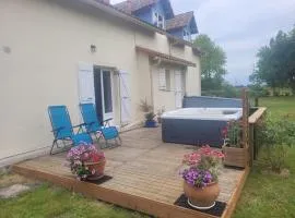 La Maison des Pins Spacious Home with Large Garden