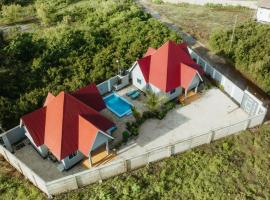 SunVilla - Private Pool, 2 Houses & games, hotel v destinaci Paje