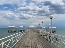 3х ком квартира на Иссык-Куле, hotel con pileta en Chon-Sary-Oy