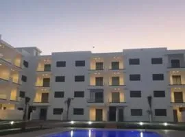 Rmilat Garden N8 vue sur la piscine
