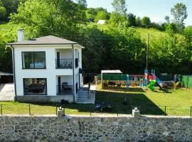 Küre Dağları Manzaralı Şömineli ve Bahçeli Villa