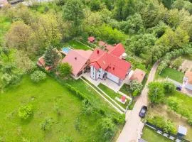 Perla Argesului, Ciubar, Piscina, Lift, Gratar, Cabana, Pensiuni, Hotel Cazare Transfăgarasan Curtea de Arges