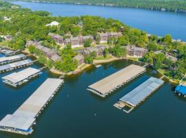 Lakeview Condo Wdockpoolhottubsauna-sleeps 8, hotel in Osage Beach