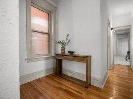 Cozy & Modern 2BR | St Louis