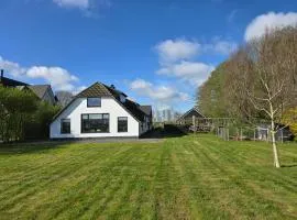 Woonboerderij met ruime tuin