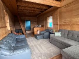 Lake View LOFT Cabin off grid Solar, hotel v destinaci Wasilla
