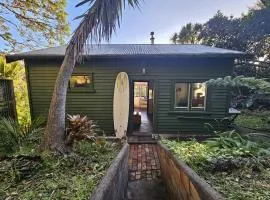 Classic Piha Bach - Seaview Road