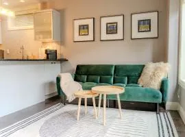 Private Cambie Village Suite min Downtown and Skytrain