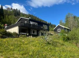 Idyllic houses in quiet surroundings, villa à Vossevangen
