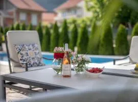 Azzurro Apartments with Swimming pool & Jacuzzi