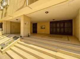2 BR entire apartment - 1402