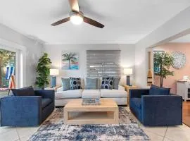 6BR-Min to Beach-Htd Salt Pool-Lounge-Dining-Games