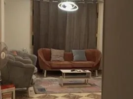 شقة غرفتان كبار و 2 حمام وريسبشن ثلاث قطع هاى لوكس مريوطية هرم خلف فندق سياج تبعد عن منطقة الاهرامات 10 دقائق بالسيارة