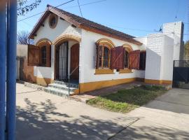 Cabaña Lodge Araucaria ll, шале в городе Eduardo Castex
