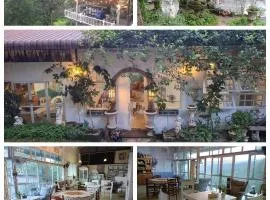 Balmy Hideout Cafe & Homestay