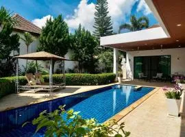 V187 Walkable to Beach Very modern Jacuzzi pool