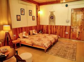 Boho Grove Cafe & Stay, Tirthan Valley, hotel a Banjār