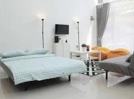 Yellow House Villa Dago Riverside View! 10pax