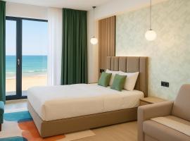 Hotel Poem - Roof Top Pool & Panoramic Sea View, hotel with hot tubs in Eforie Nord