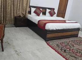 FabHotel Noida Dreamz
