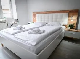 Old Town Whisper Apartments - Free Parking
