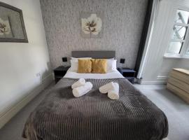 2 bed flat sleeps 4 Swansea centre, hotel v destinaci Swansea
