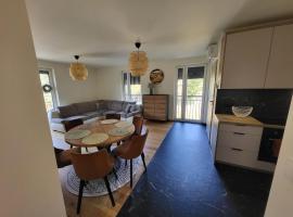 Nowoczesny Apartament przy górze Witosza - Staniszów, ξενοδοχείο σε Staniszów