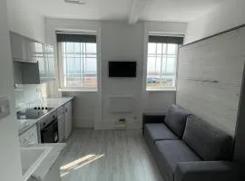 Seafront Studio Snug by the Sea - Sea Views