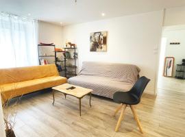 Appartement pratique au cœur du centre-ville de Vesoul、ヴズールのホテル