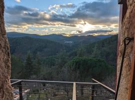 Petit mas C&eacute;vennol, casa de campo em Le Chambon