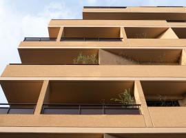 Ikima Living, хотел на плажа в Пирея