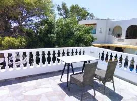 Perissa Art Villa - Kitchen & Washing Machine Included