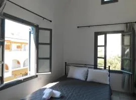 Perissa Art Villa - Kitchen & Washing Machine Included