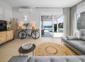 Villa Yiayia Relaxing by the sea and Heated pool, hotel in Sissi
