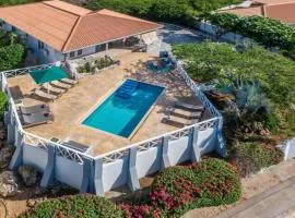 Beautiful & Spacious Villa with view in Jan Thiel