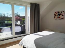 Penthouse avec vue - Durbuy - Hotton - La Roche en Ardennes - Han sur Lesse - Lumineux - Terrasses - Parking - Grand jardin, hotel v destinaci Noiseux