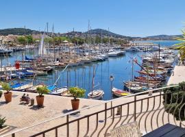 Appartement Port avec vue Mer juste devant les Bateaux, Hotel in Sanary-sur-Mer