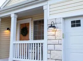 Cozy Cottage with Office, Patio & Hot Tub