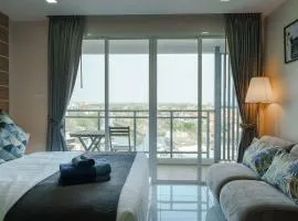 NEW amazing studio a private marina