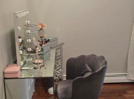 Cozy with fireplace home, hotel di Wakefield