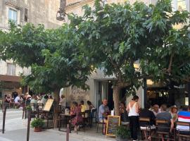 Le Royal Hôtel Restaurant, hotel pro pobyt s domácími mazlíčky v destinaci Bonifacio